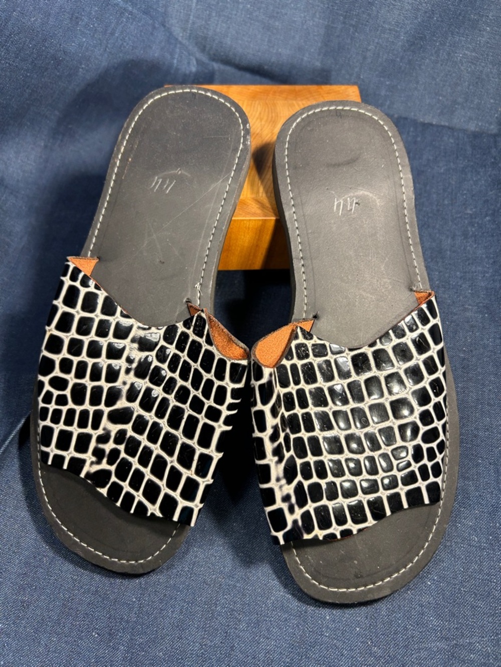 Handmade in Italy NWOT slide in leather slides